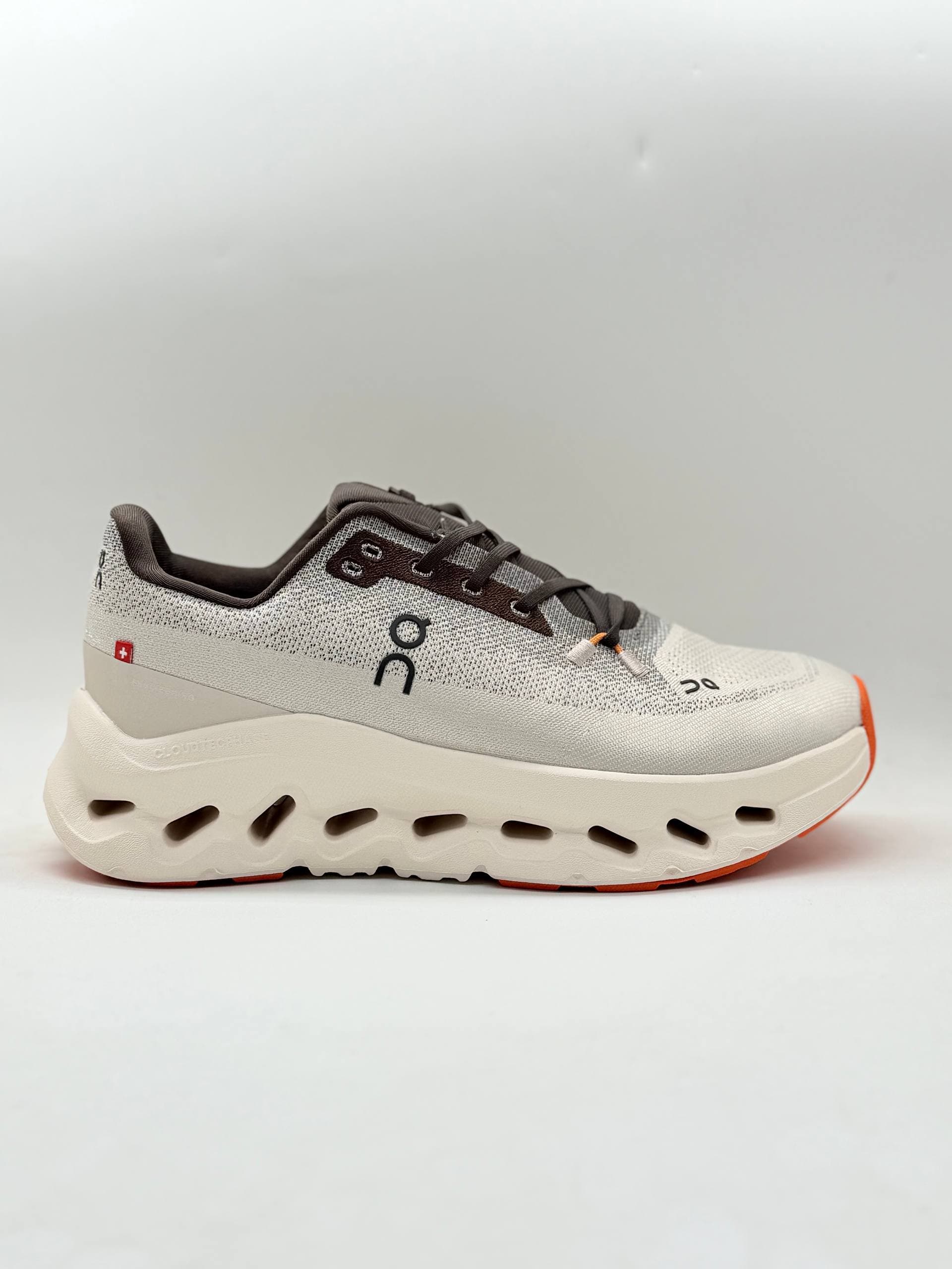 کفش on cludmonster کرمی Shoes on cloudmonster beige