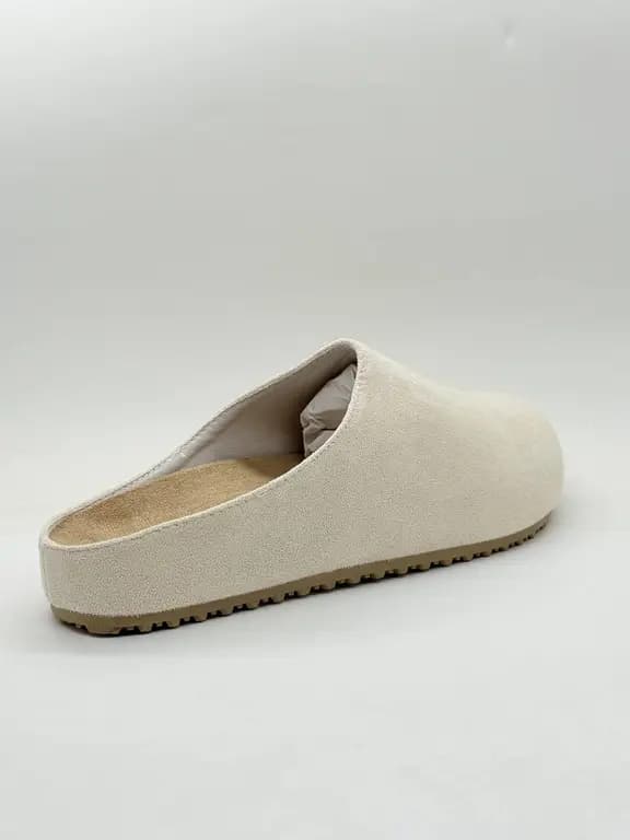 کلاگ ساده کرمی Simple beige clogs — تصویر ۵