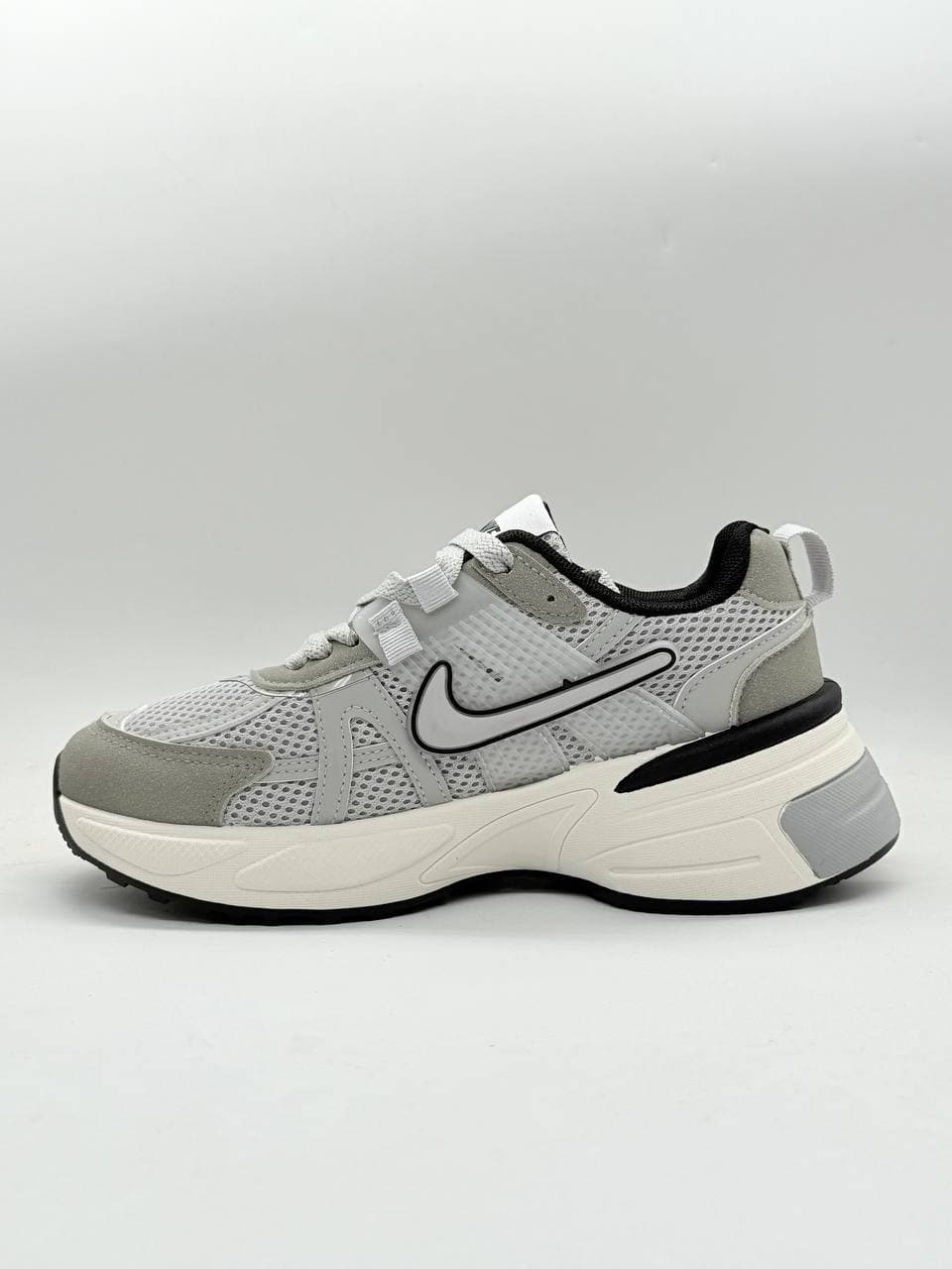کفش نایک وی تو کی خاکستری Nike V2k gray Shoes — تصویر ۴