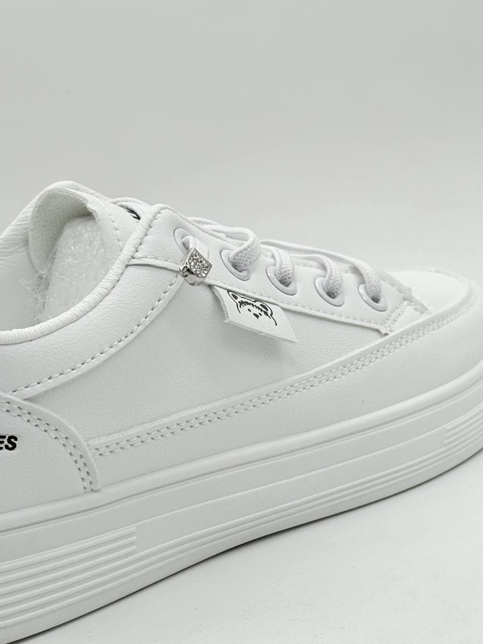 کفش ونس بند کشی سفید مشکی White and black lace-up Vance shoes — تصویر ۳