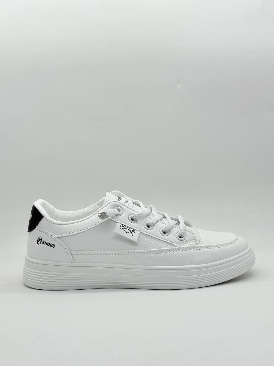 کفش ونس بند کشی سفید مشکی White and black lace-up Vance shoes