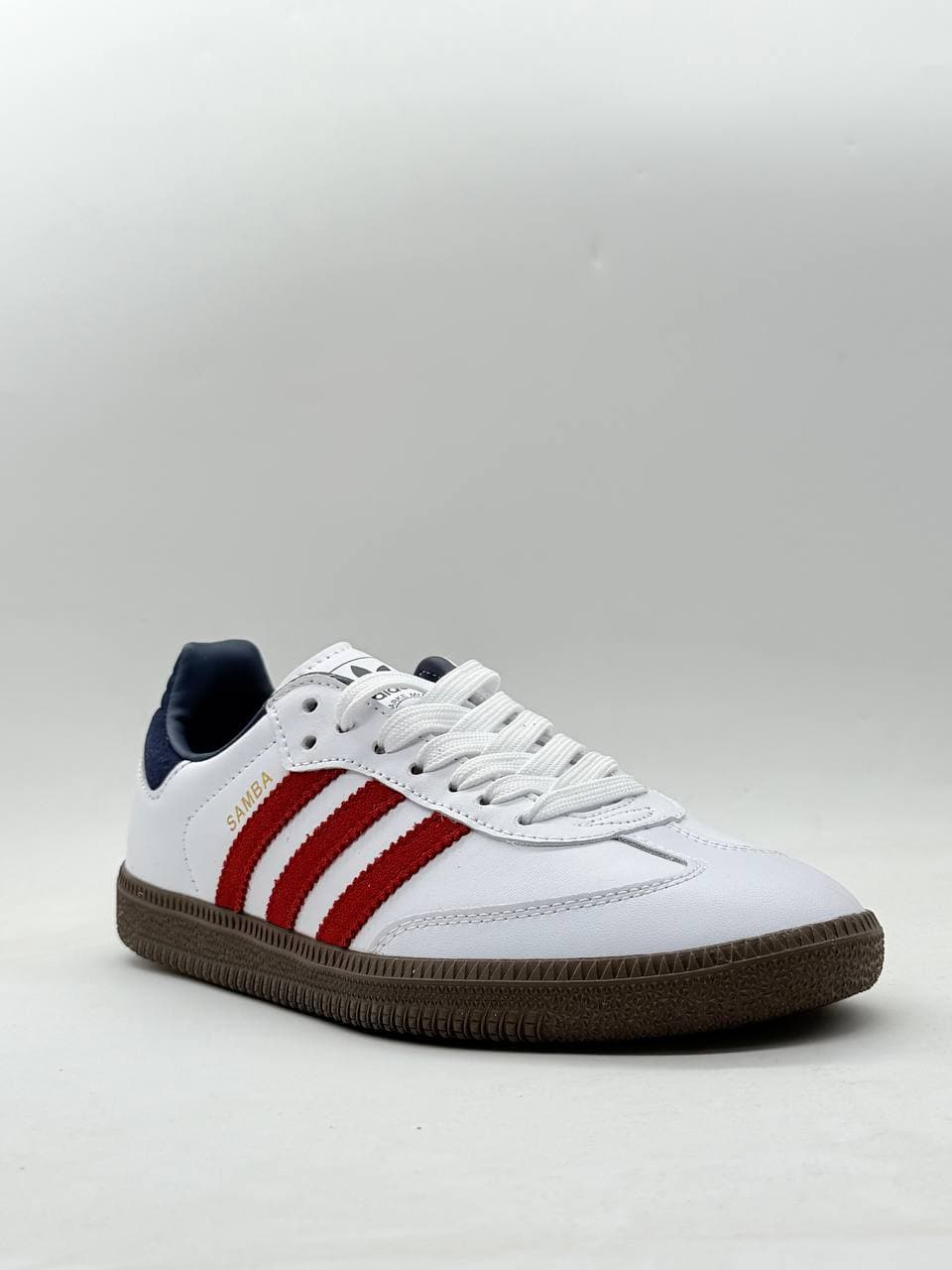 کتونی سامبا سفید با خط قرمز White samba sweatshirt with red stripes — تصویر ۲