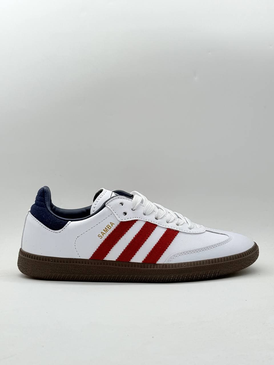 کتونی سامبا سفید با خط قرمز White samba sweatshirt with red stripes