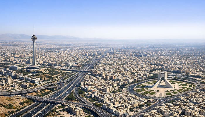 تصویر نمای شهر تهران با میدان آزادی و برج میلاد