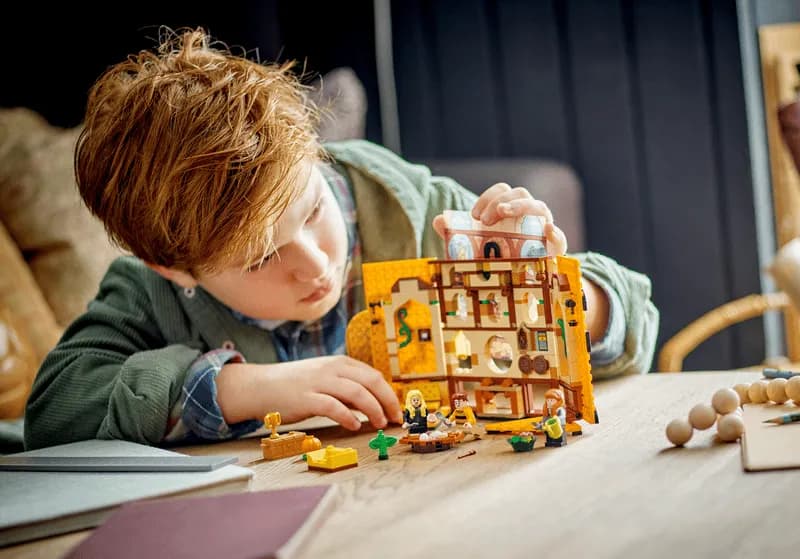 لگو هری پاتر پرچم هافلپاف | LEGO Harry Potter Hufflepuff — تصویر ۳