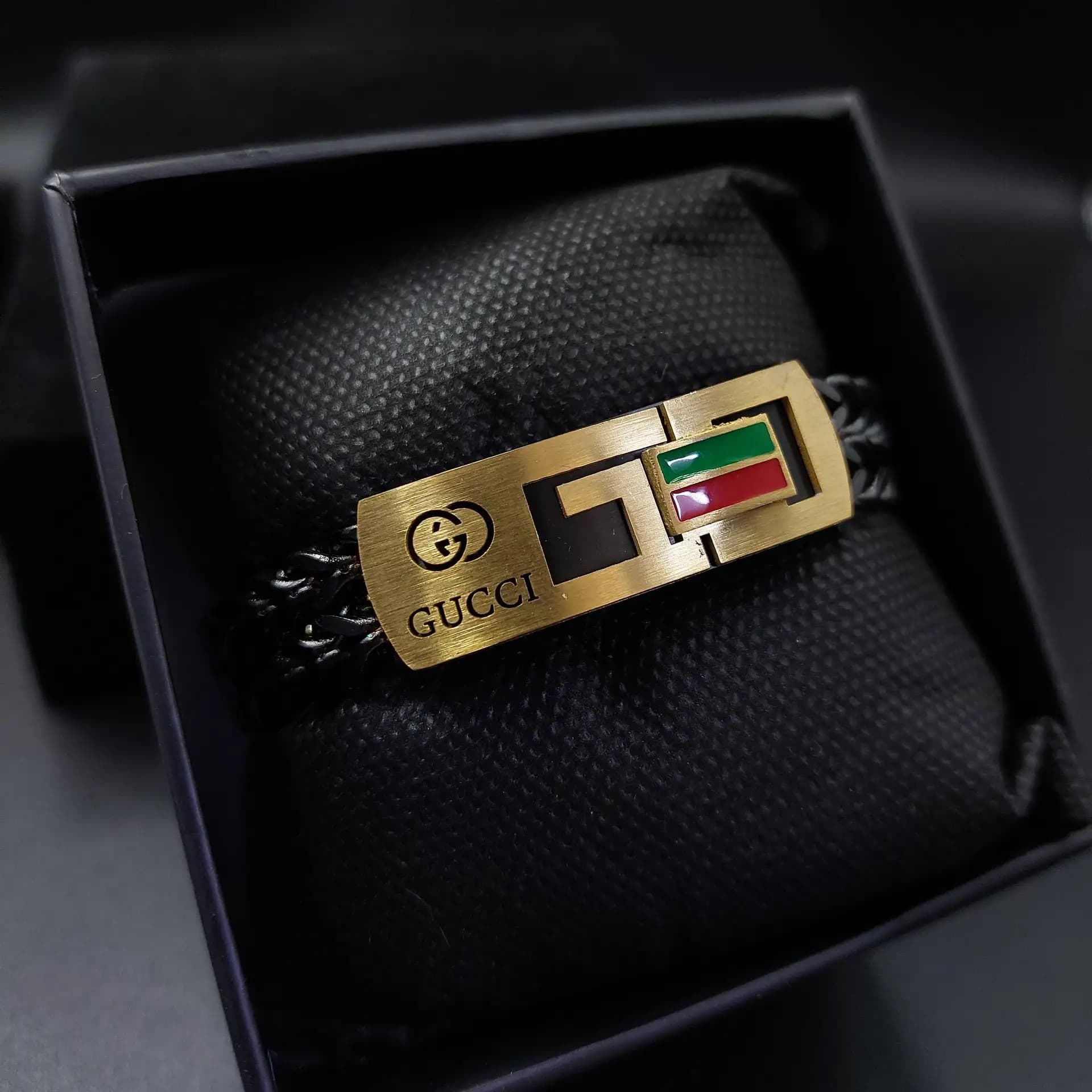 دستبند استیل مردانه پلاک گوجی GUCCI زنجیر چهار وجهی دولاین رنگ ثابت کد amp — تصویر ۲