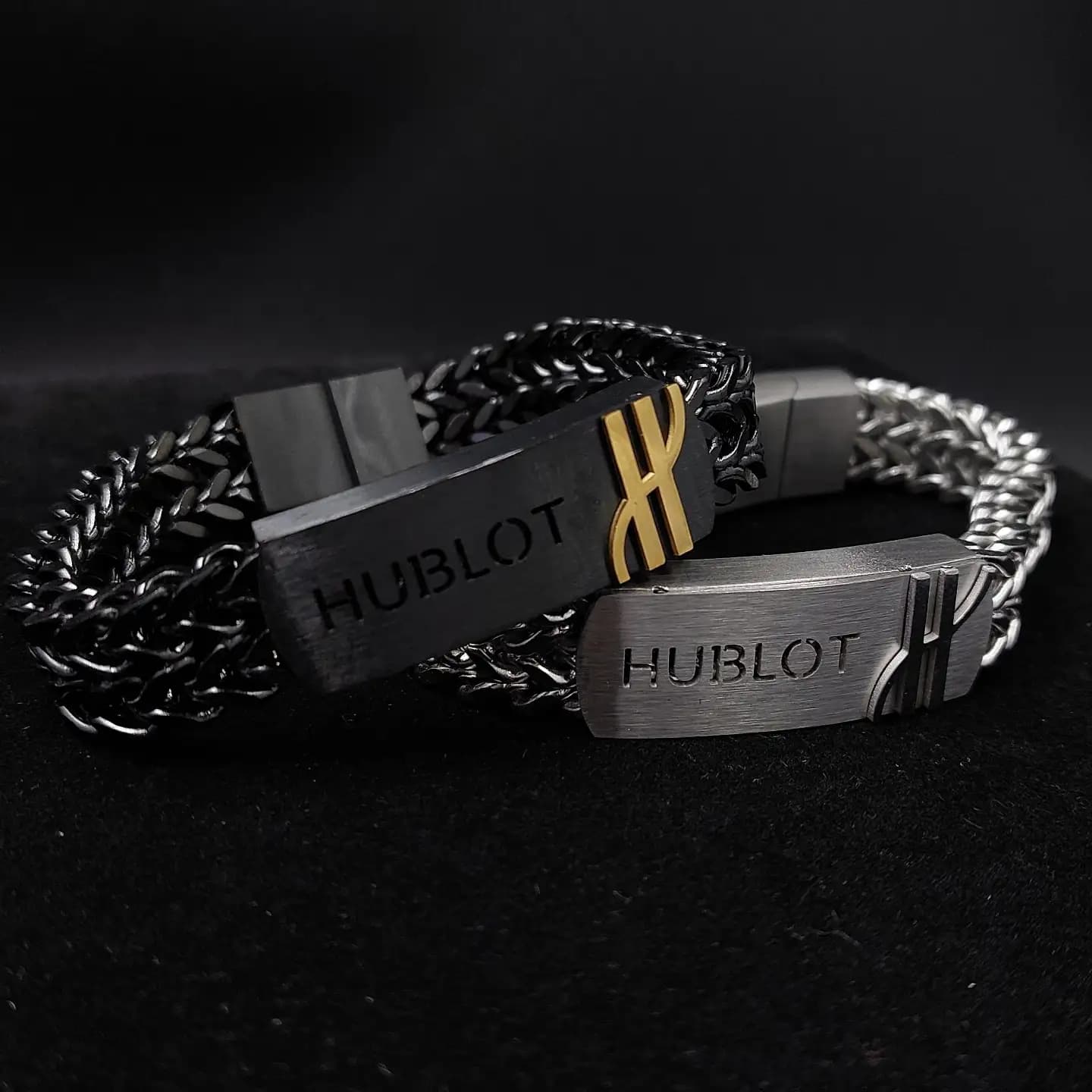 دستبند استیل مردانه پلاک طرح هابلوت HUBLOT زنجیر چهار وجهی دولاین رنگ ثابت کد amp