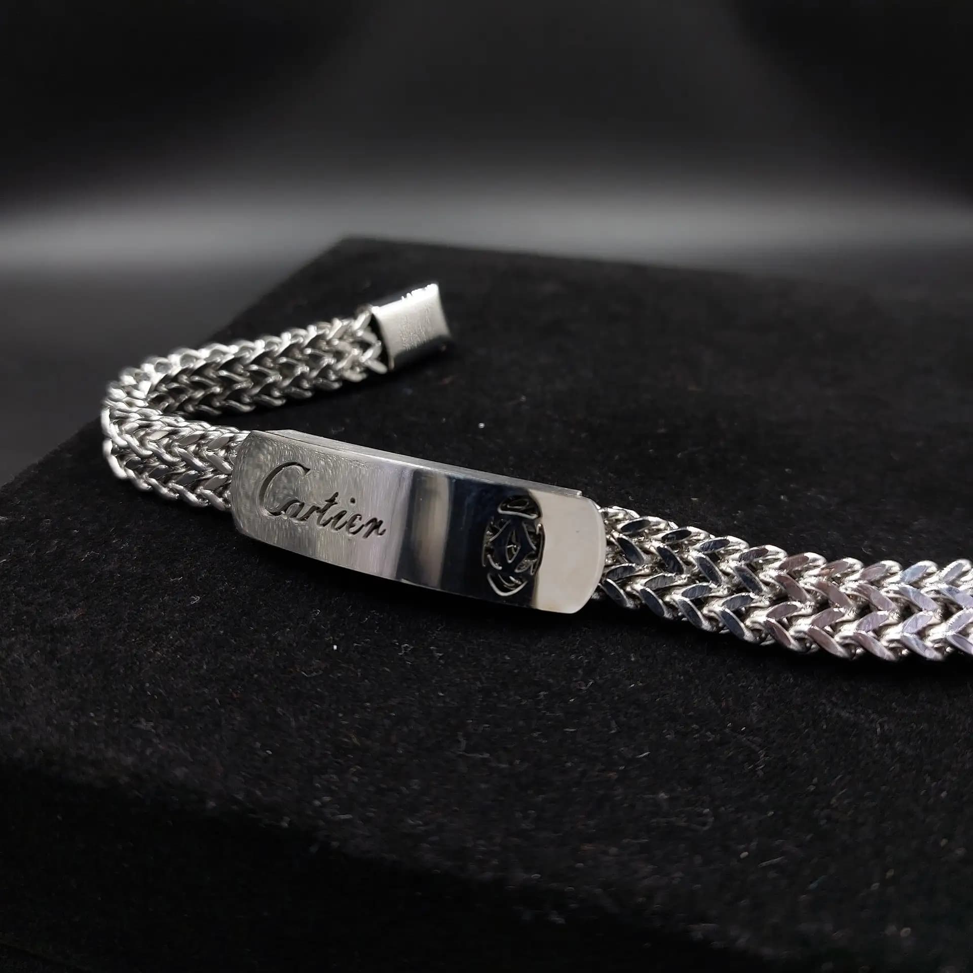 دستبند استیل مردانه پلاک کارتیر CARTIER زنجیر چهار وجهی دولاین رنگ ثابت کد amp