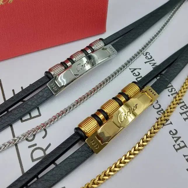 دستبند مردانه اسپرت چرم و پلاک استیل کارتیر cartier سه لاین زیبا رنگ ثابت کد amp