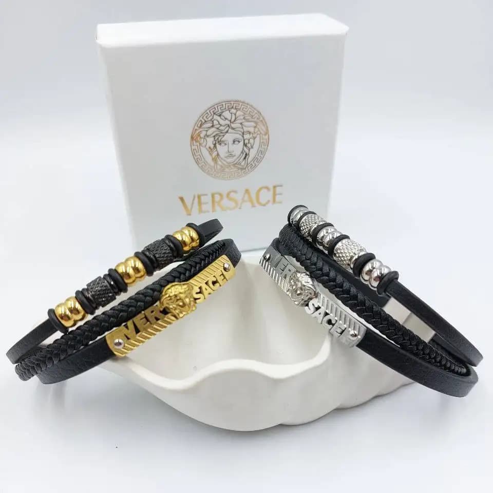 دستبند مردانه و پسرانه چرم و پلاک استیل ورساچه VERSACE سه لاین رنگ ثابت کد amp — تصویر ۲