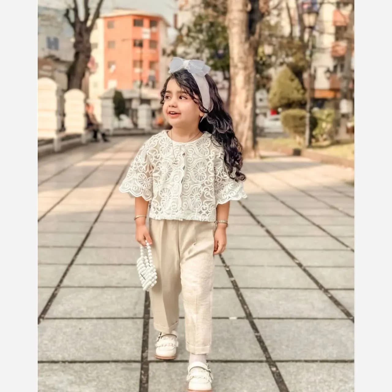 کت و شلوار دخترانه طرح گیپور جنس صوفیا نخ مناسب 1 تا 9 سال — تصویر ۶