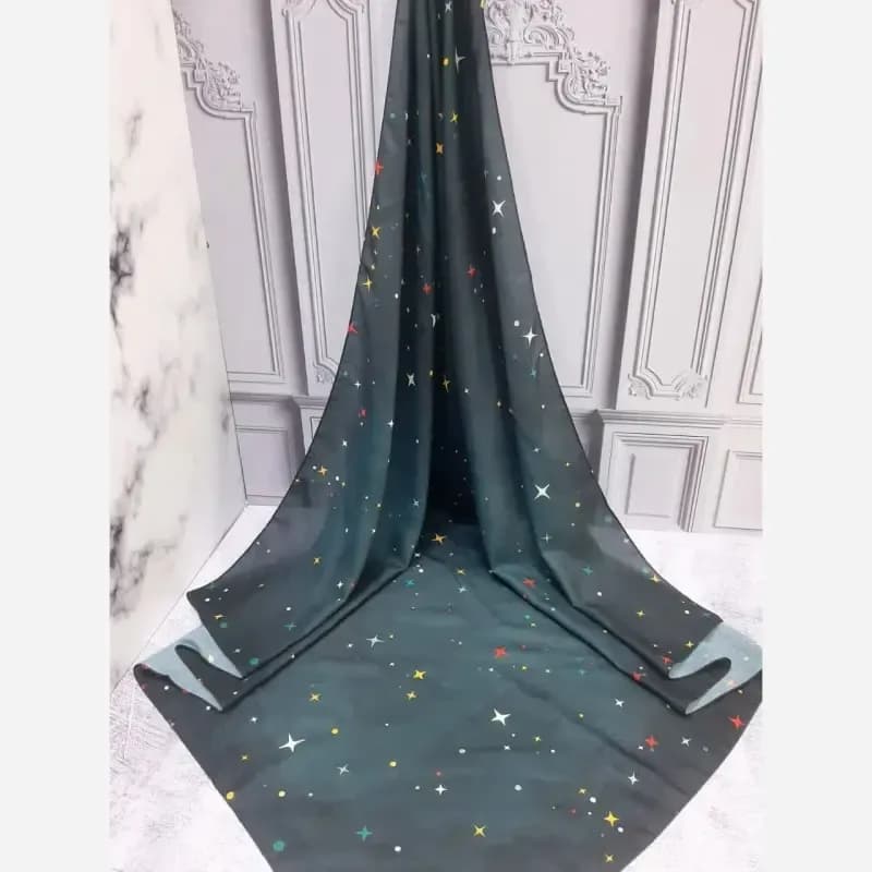 روسری نخی کاستوم طرح ستاره شب سرمه ای قواره بزرگ 140*140 دور دوخت — تصویر ۵