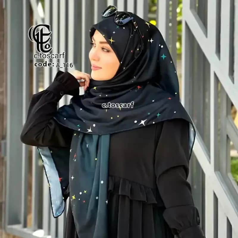 روسری نخی کاستوم طرح ستاره شب سرمه ای قواره بزرگ 140*140 دور دوخت — تصویر ۳