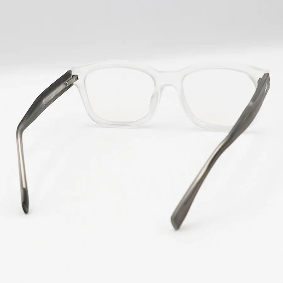 عینک بلوکنترل با فریم شکل مستطیلی، رنگ سفید مات (یخی)، برند Ray-Ban و لنز بلوکنترل کره‌ای برند SKY مدل 6703 — تصویر ۳