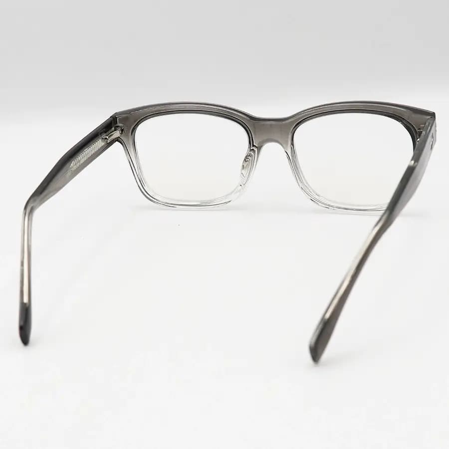 عینک بلوکنترل با فریم شکل مستطیلی، رنگ طوسی براق، برند Ray-Ban و لنز بلوکنترل کره‌ای برند SKY مدل 6703 — تصویر ۳