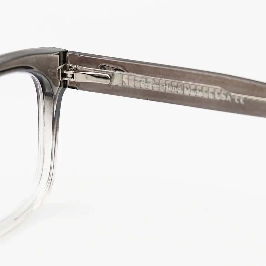 عینک بلوکنترل با فریم شکل مستطیلی، رنگ طوسی براق، برند Ray-Ban و لنز بلوکنترل کره‌ای برند SKY مدل 6703 — تصویر ۴