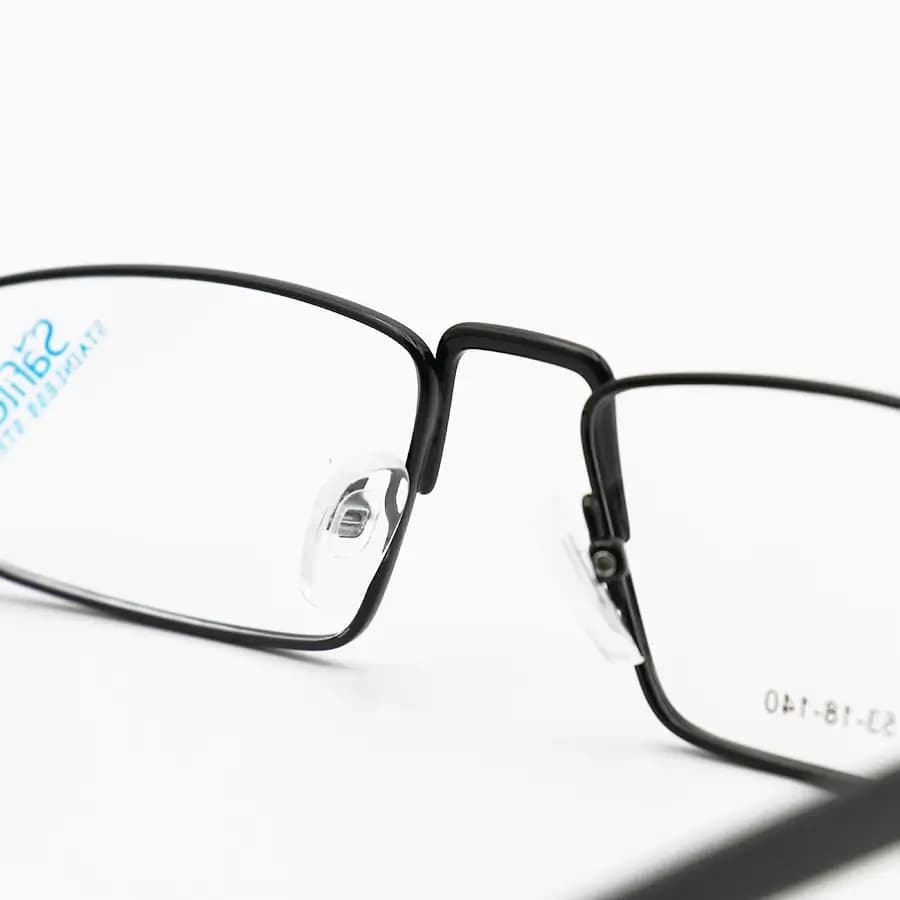 عینک طبی SAFILO با فریم مستطیلی شکل، رنگ مشکی براق، از جنس فلزی و لولا فنردار مدل SA2301 — تصویر ۶