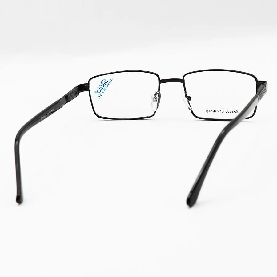 عینک طبی SAFILO با فریم مستطیلی شکل، رنگ مشکی براق، از جنس فلزی و لولا فنردار مدل SA2305 — تصویر ۳