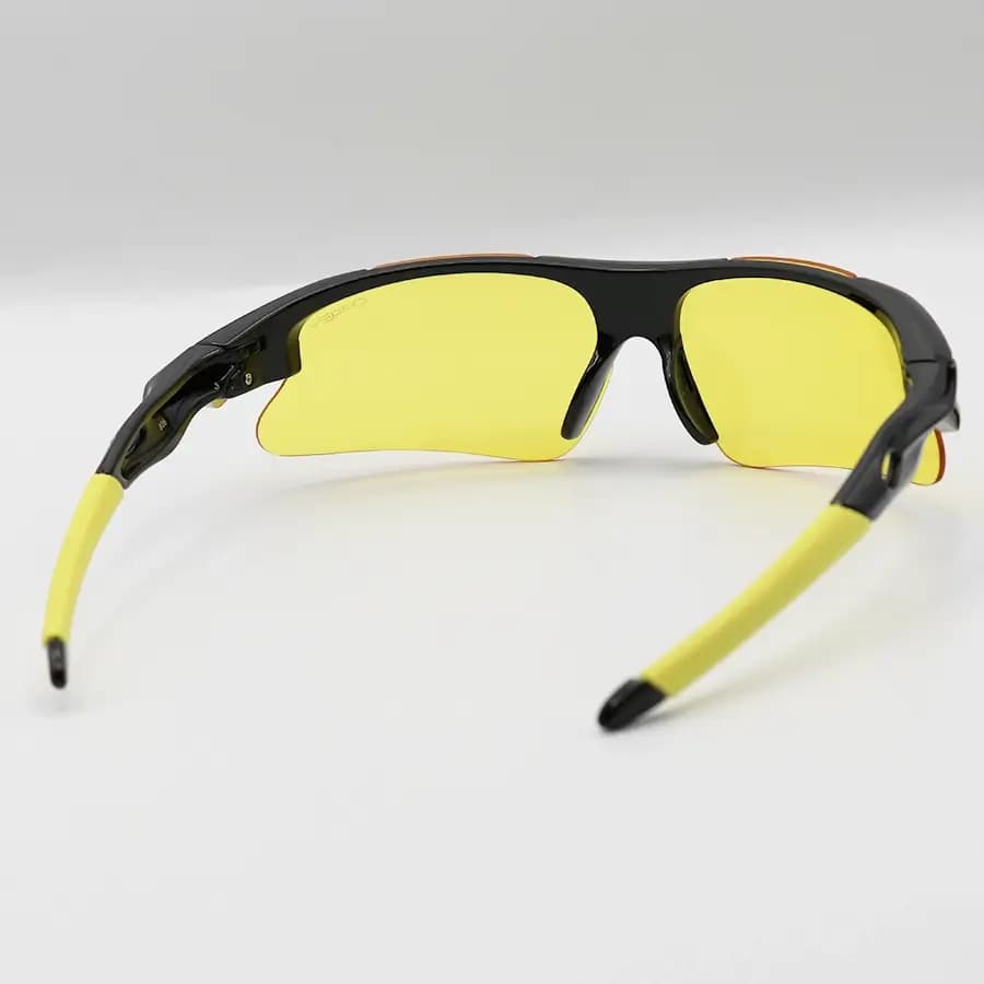 عینک ورزشی نیم فریم OAKLEY با فریم مشکی رنگ و عدسی زرد رنگ مدل 806 — تصویر ۴