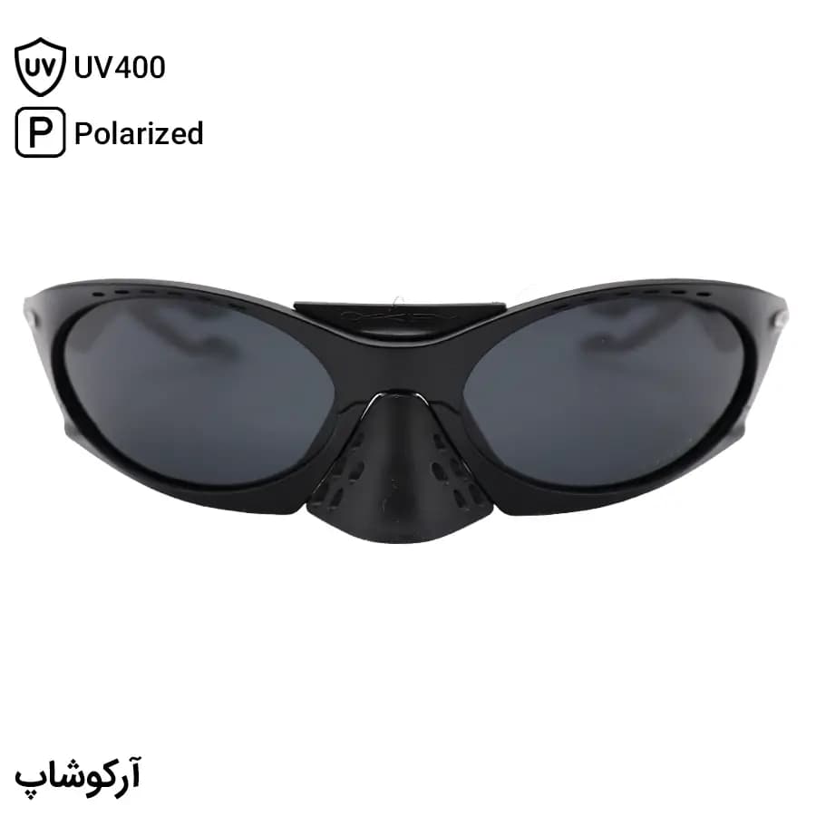 عینک ورزشی OAKLEY با فریم مشکی مات، شکل بیضی، لنز دودی تیره و پلاریزه طرح Plantaris مدل OO9437 — تصویر ۳