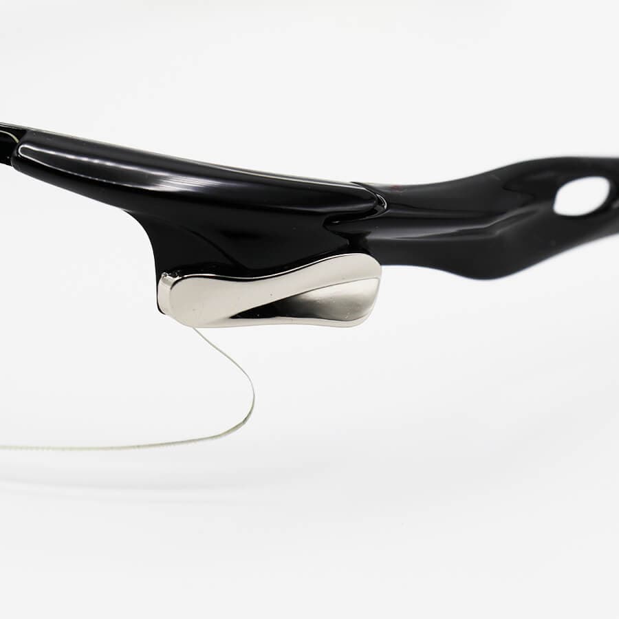 عینک ورزشی بلوکات نیم فریم OAKLEY با فریم مشکی رنگ و عدسی بی رنگ مدل 806 — تصویر ۵