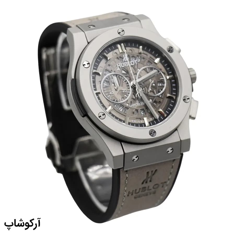 ساعت Hublot بیگ بنگ اسکلتون کرنوگراف خاکستری، بند جیر و سیلیکونی، قاب نقرهای مات، صفحه گرد اسکلتون شفاف با نمایش چرخدندهها و قفل پروانهای مدل 582888 — تصویر ۳