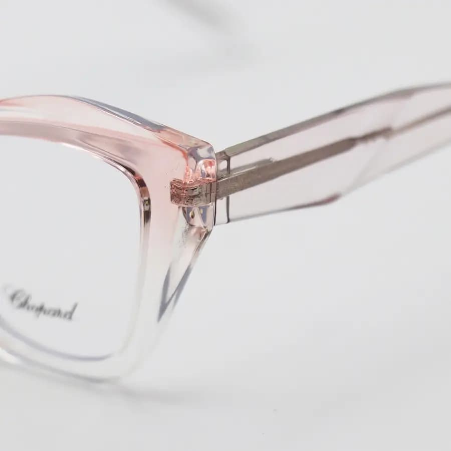 فریم عینک طبی زنانه Chopard با فریم چشم گربه‌ای، رنگ صورتی براق، دسته سیم‌دار و لولا فنری مدل 2197 — تصویر ۷