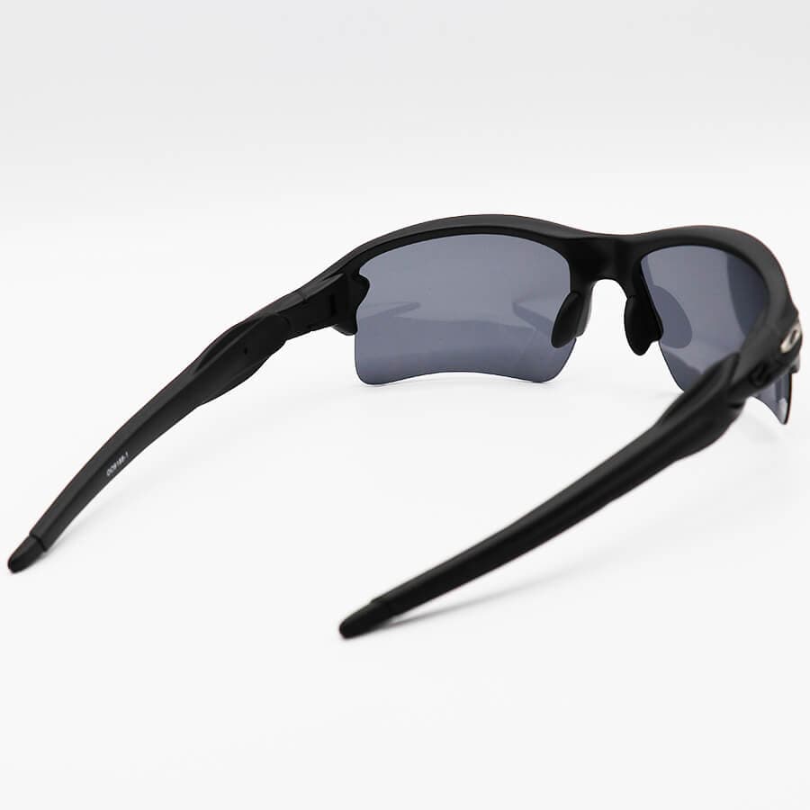 عینک ورزشی OAKLEY با فریم مشکی مات، 5 کاور لنز قابل تعویض و تجهیزات کامل مدل OO9188-1 — تصویر ۴