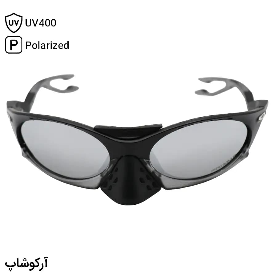 عینک ورزشی اوکلی با فریم مشکی مات، شکل بیضی، لنز آینه‌ای، رنگ نقره‌ای و پلاریزه طرح Plantaris مدل OO9437 — تصویر ۴
