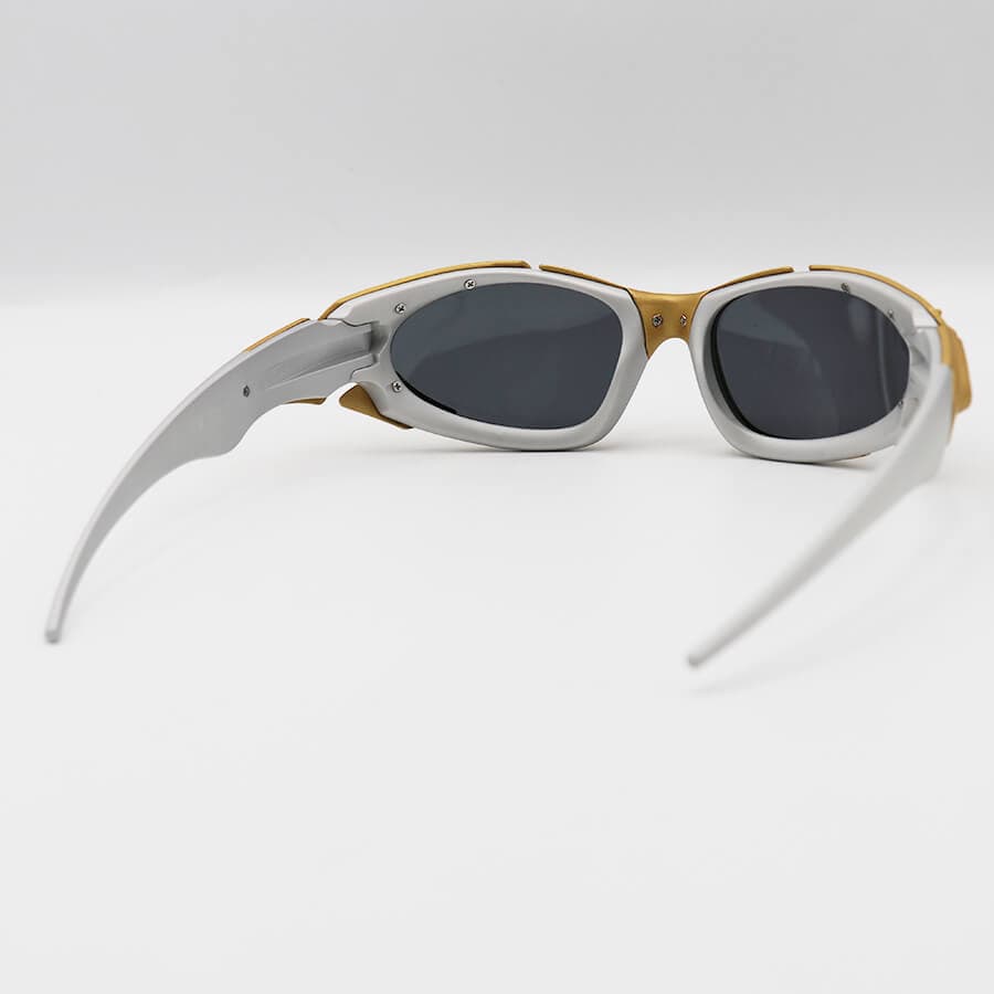 عینک آفتابی OAKLEY با فریم رنگ طلایی و نقره‌ای، لنز پلاریزه و دودی به همراه پک اصلی مدل 9367 — تصویر ۴