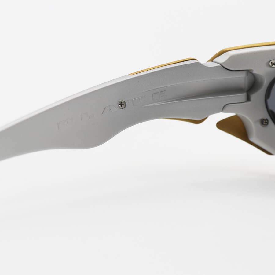 عینک آفتابی OAKLEY با فریم رنگ طلایی و نقره‌ای، لنز پلاریزه و دودی به همراه پک اصلی مدل 9367 — تصویر ۷