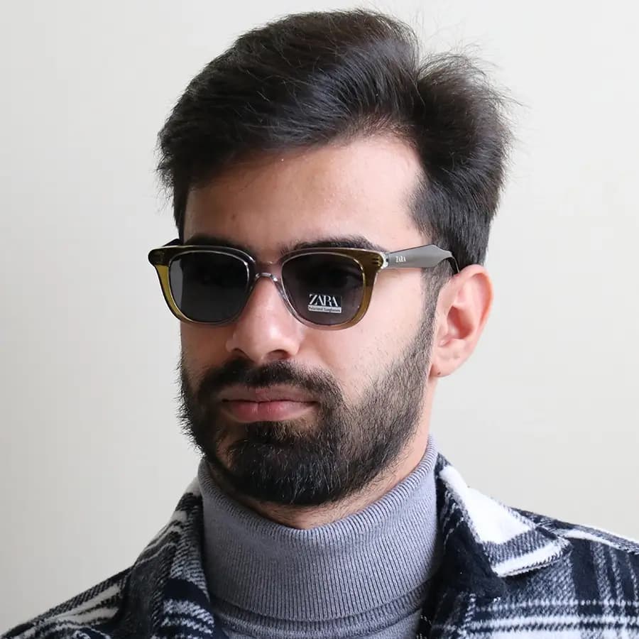 عینک آفتابی ZARA با فریم ویفرر، رنگ طوسی و سبز براق، دسته سیمدار، عدسی دودی تیره و پلاریزه مدل 66505 — تصویر ۲