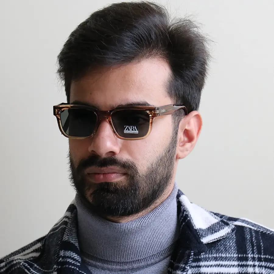 عینک آفتابی ZARA با فریم مستطیلی شکل، رنگ قهوه‌ای براق، دسته سیم‌دار، عدسی دودی تیره و پلاریزه مدل RN9030 — تصویر ۲