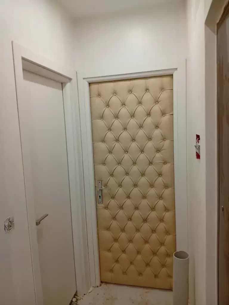 درب آکوستیک چرمی کرم کد 30160 — تصویر ۴