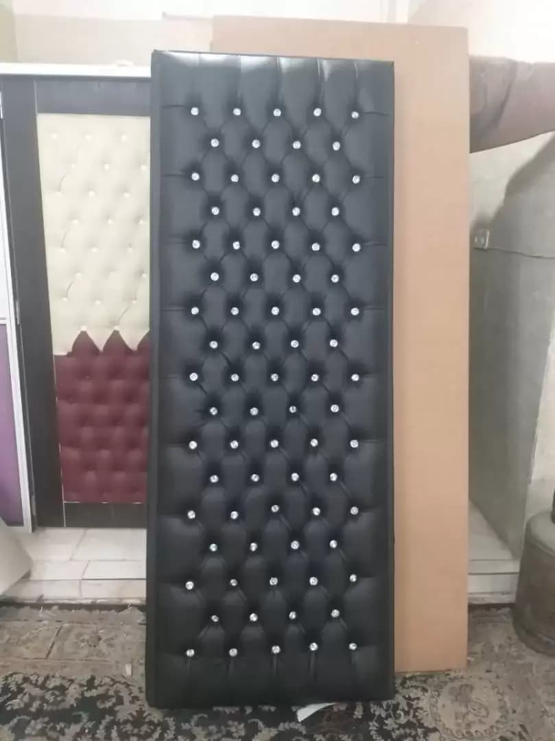 درب آکوستیک چرمی لمسهکوب با نگین مشکی کد 30159 — تصویر ۲