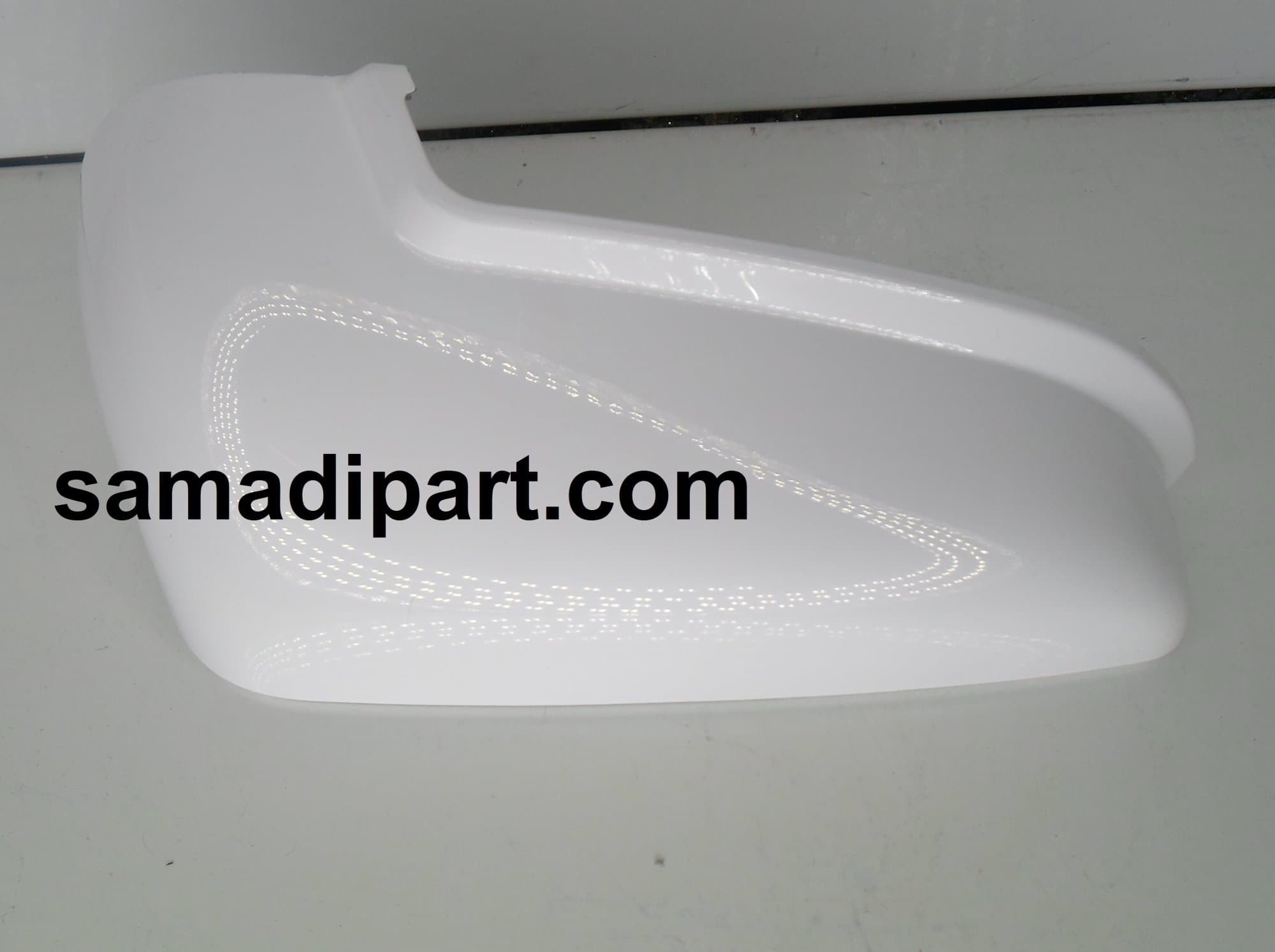 قاب آینه راهنما دار پارس راست (شاگرد)سفید کروز (CR37130202)