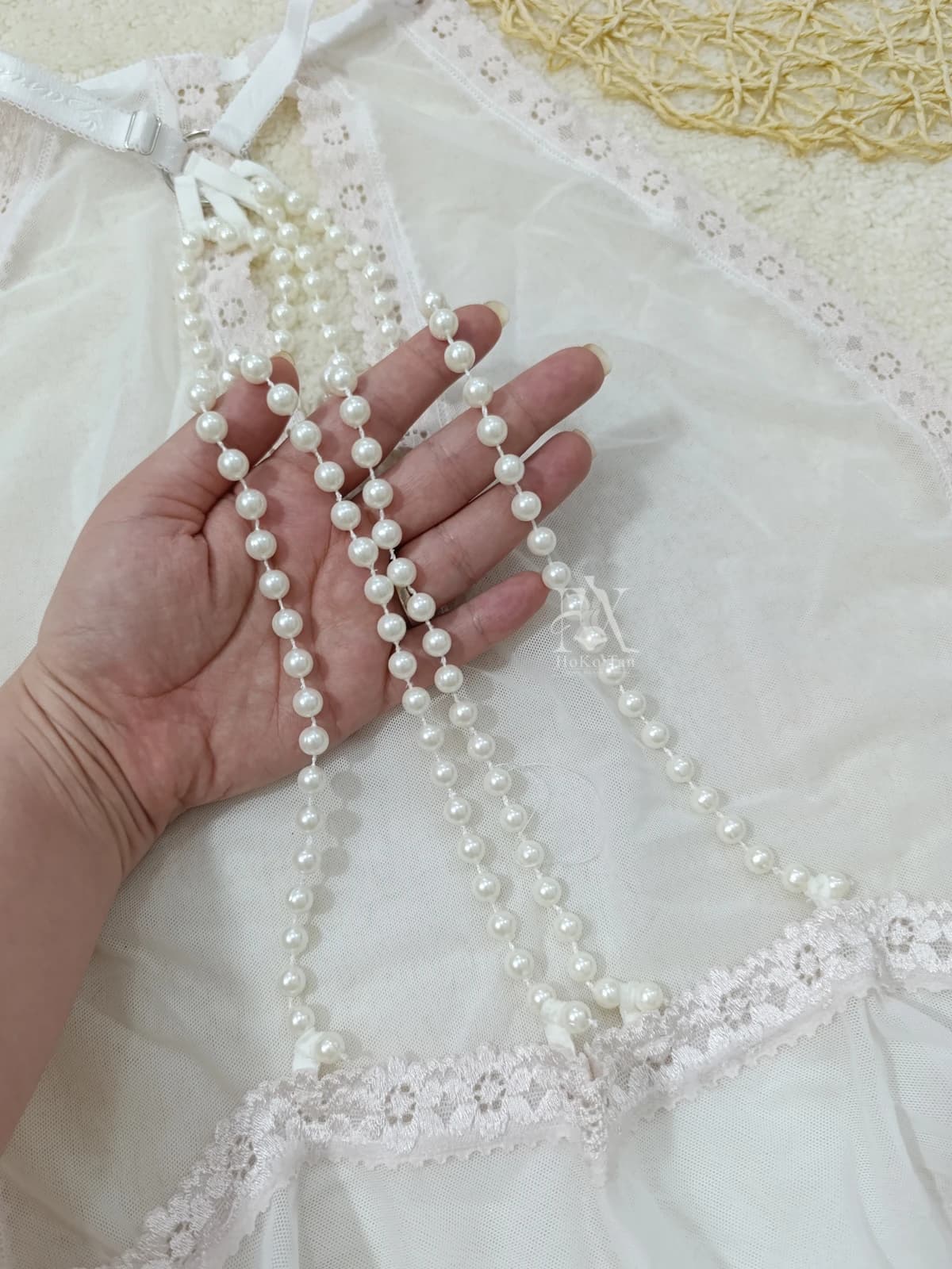 بادی فانتزی زنانه فاق باز پشت مرواریدی سفید کد 182 — تصویر ۴