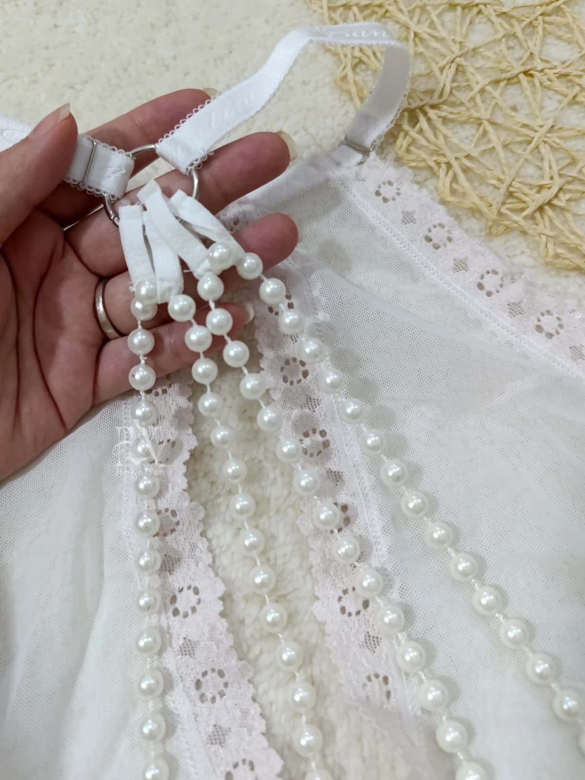 بادی فانتزی زنانه فاق باز پشت مرواریدی سفید کد 182 — تصویر ۵