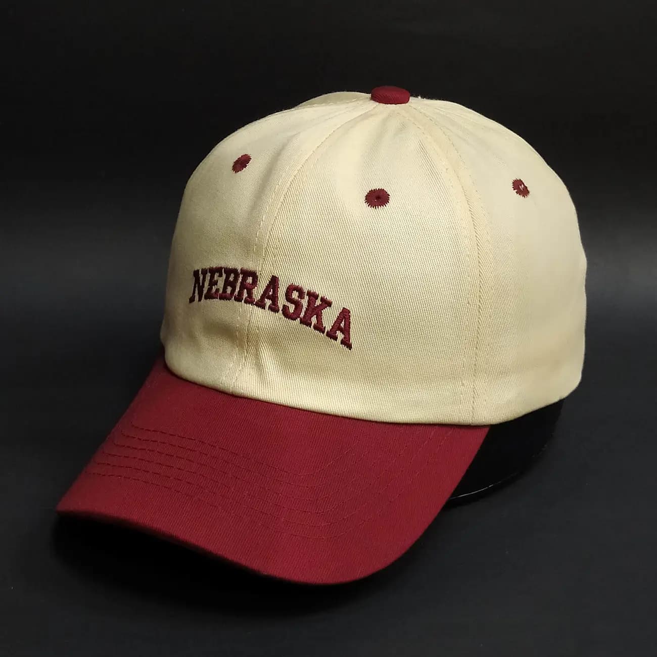 کلاه بیسبالی کتان دو رنگ NEBRASKA | کلاه استریت‌استایل آمریکایی با طراحی اسپرت و استایل وینتیج کالج