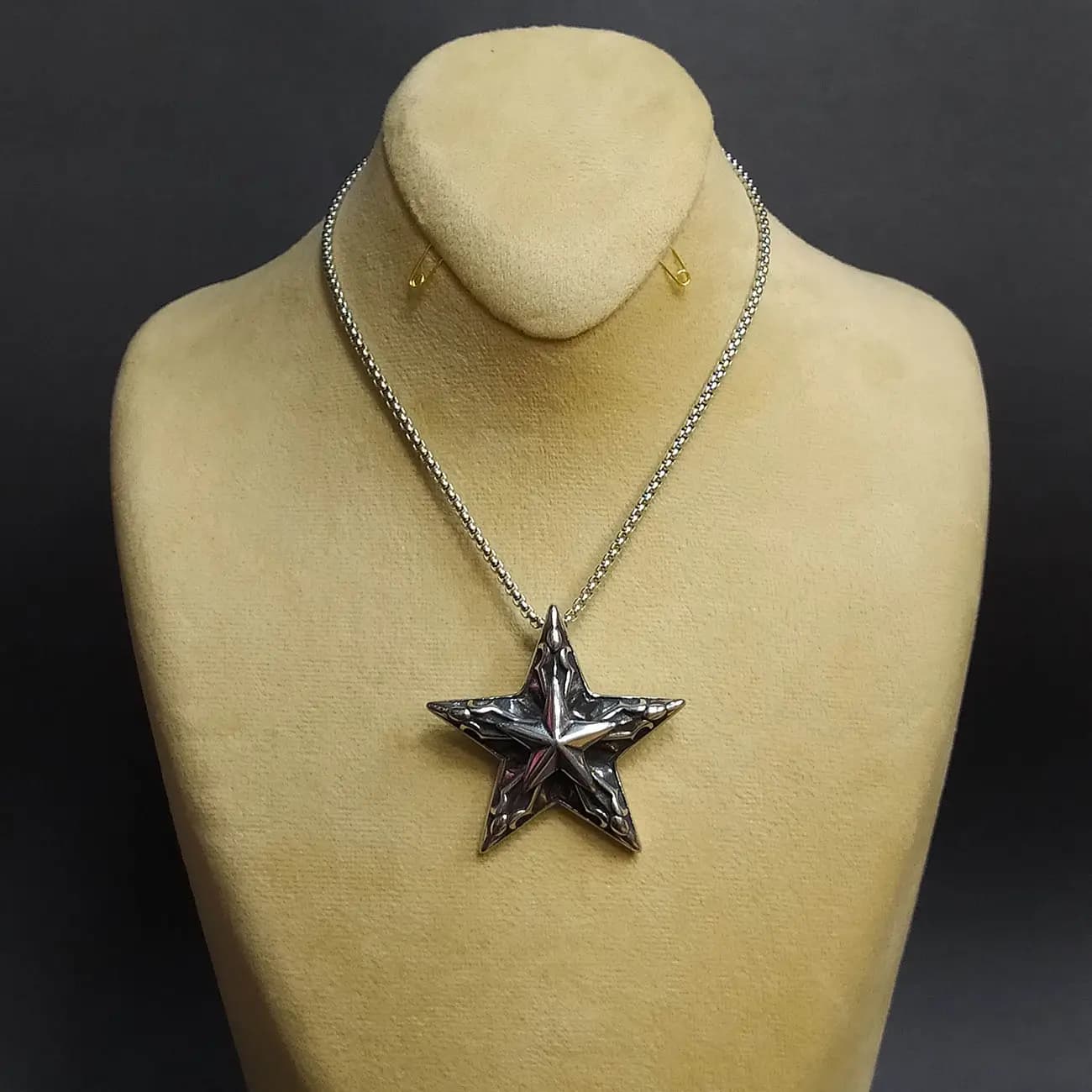 گردنبند استیل ستاره کروم هارتز پنج پر برجسته مدرن | پلاک Chrome Hearts Star با طراحی سهبعدی