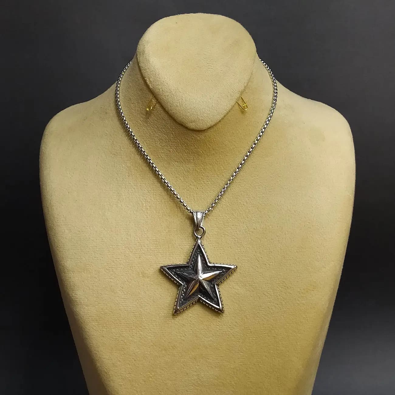 گردنبند استیل ستاره کروم هارتز پنج پر دابل استار برجسته | پلاک Chrome Hearts Double Star با طراحی خاص