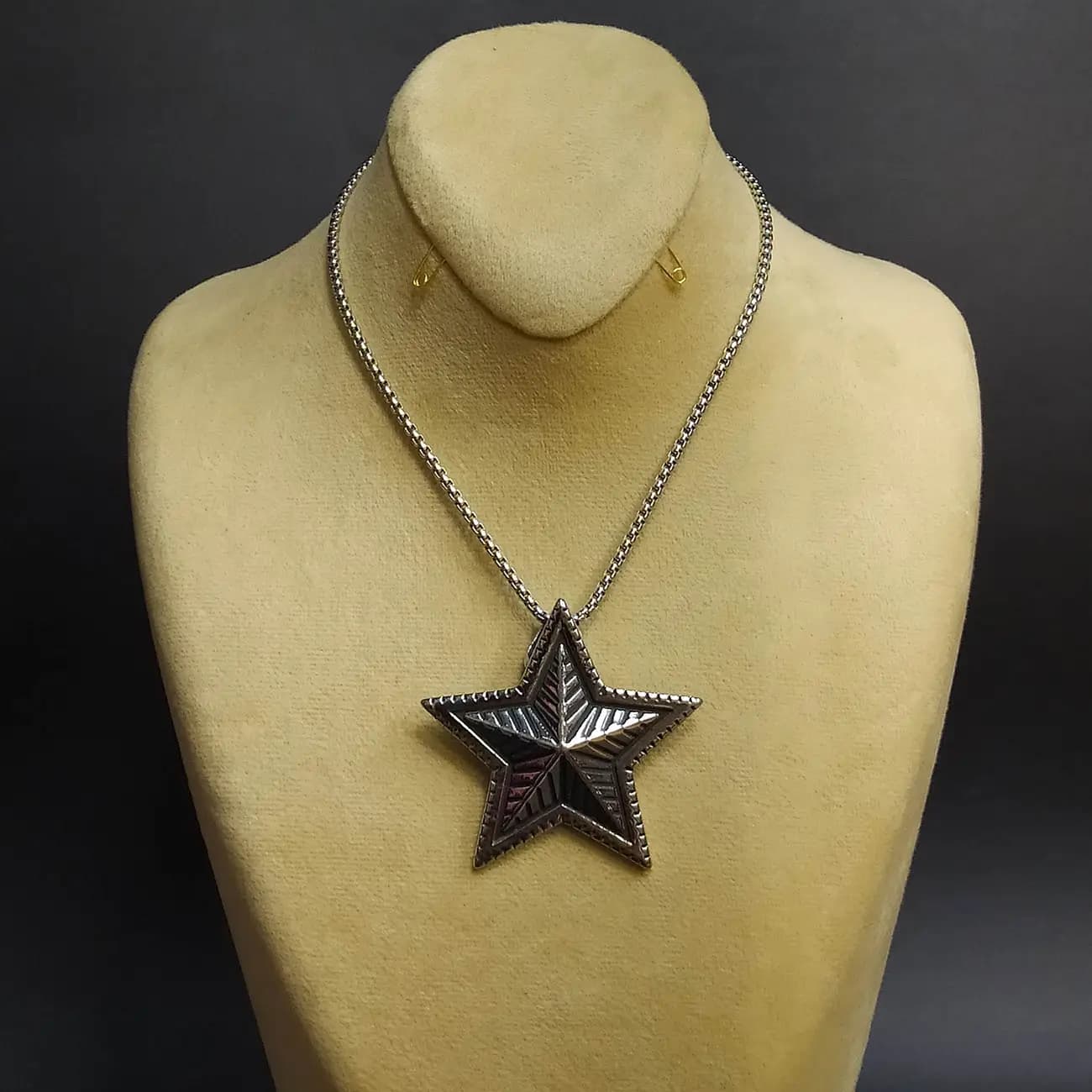 گردنبند استیل ستاره کروم هارتز پنج پر لوکس | پلاک Chrome Hearts Star با استایل خاص