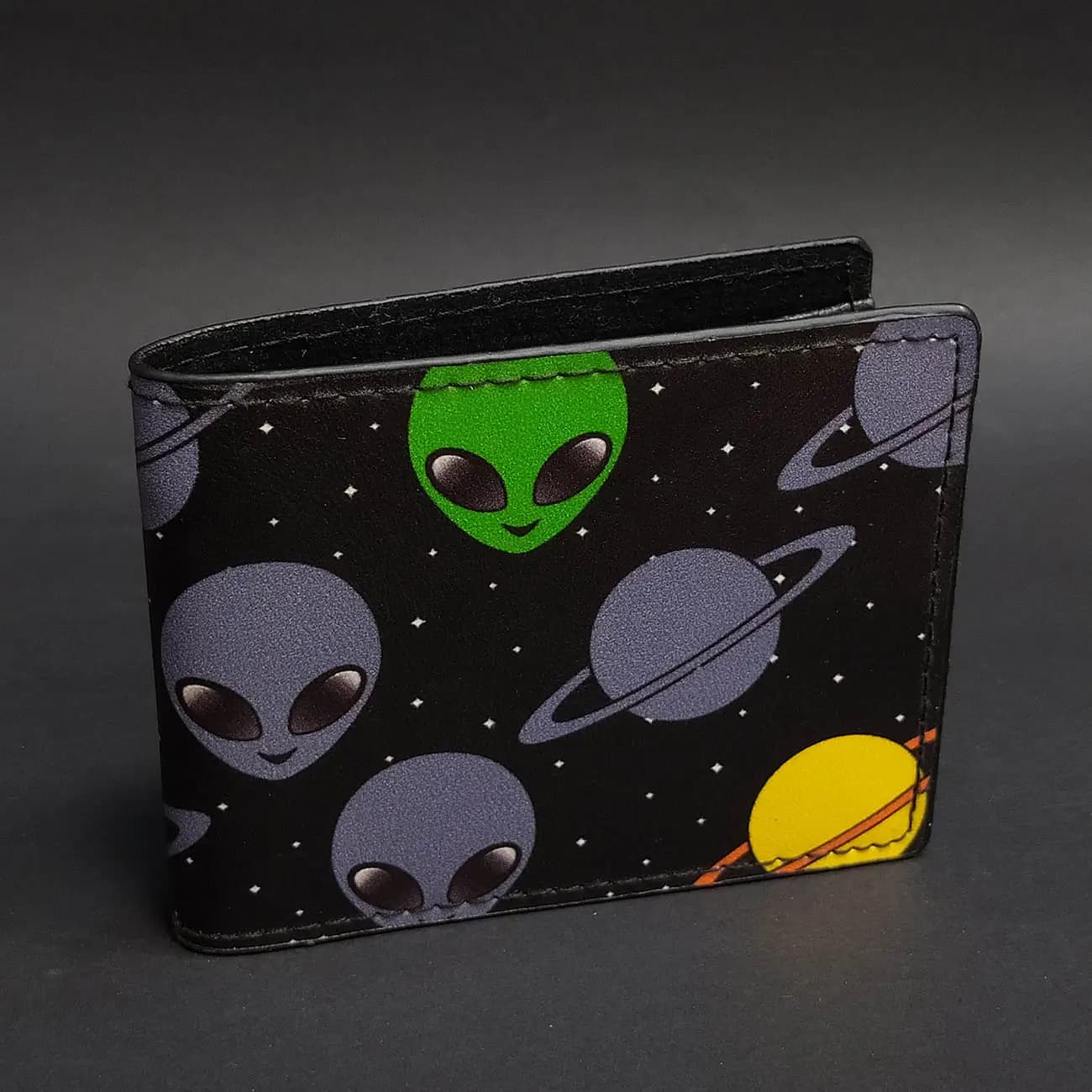 کیف پول چاپی طرح فضایی Alien و سیارات | کیف پول فانتزی اسپرت با طراحی کهکشانی