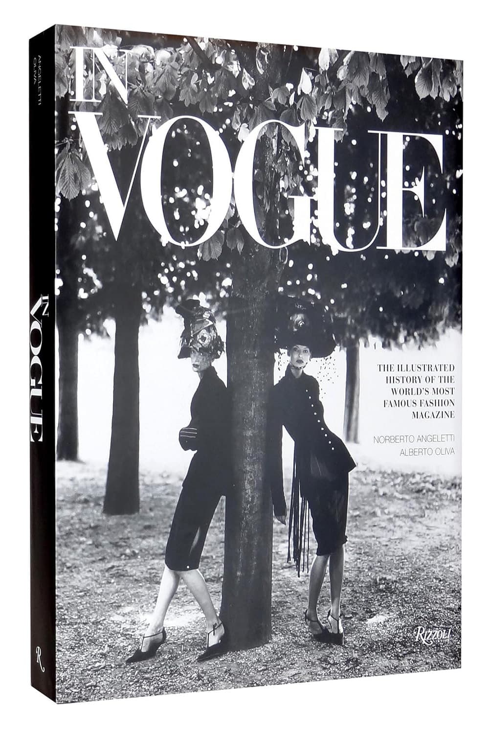In Vogue: An Illustrated History of the World’s Most Famous Fashion Magazine در ووگ: تاریخچه مصور مشهورترین مجله مد جهان (متن کامل بدون حذفیات)