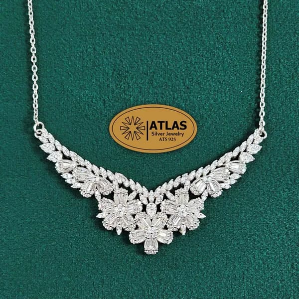سرویس نقره زنانه میکرو با نگین های برلیان و باگت 16.9 گرمی نقره اصل 925 — تصویر ۴