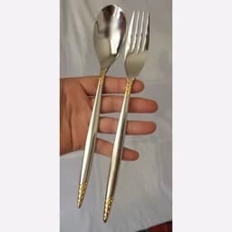 سرویس قاشق و چنگال 24 نفره 120 پارچه نیمه طلایی یونیک دهانه اروپایی نقره ای طلایی توت فرنگی بی چمدون قاشق چنگال — تصویر ۳