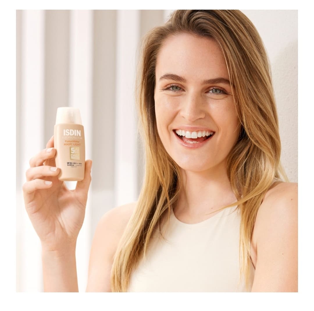 ضد آفتاب ایزدین فوتوپروتکتور فیوژن واتر مجیک لایت SPF 50 ISDIN Fotoprotector Fusion Water MAGIC Light SPF 50 (اورجینال) — تصویر ۳
