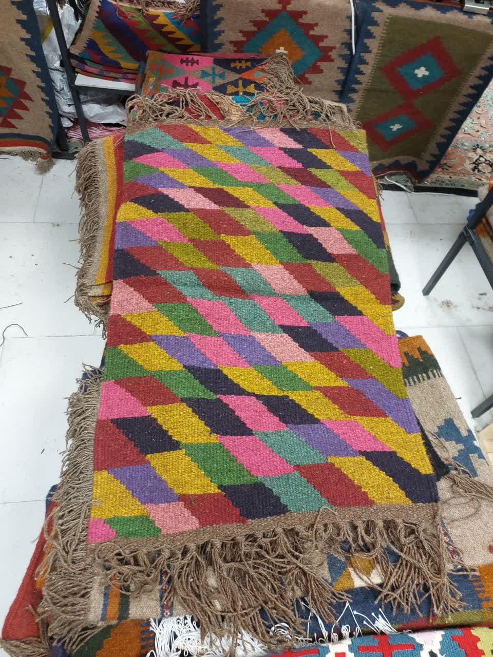 گلیم دستباف پادری از پشم کد 254 طرح ساده و شیک