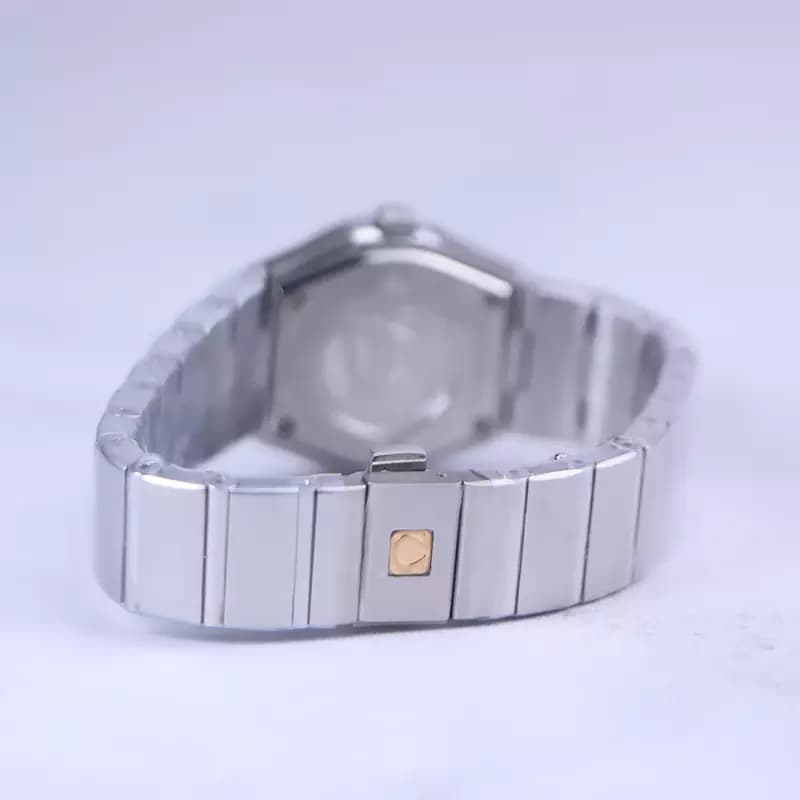 ساعت مچی عقربه ای امگا زنانه فلزی نقره ای 88988005/9 — تصویر ۴