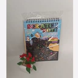 دفترچه یادداشت زغالی اسکراچ سایز 20 در 14 سانت ( دارای صفحه های سیاه که با قلم چوبی رنگهای زیرش مشخص میشه ) — تصویر ۳